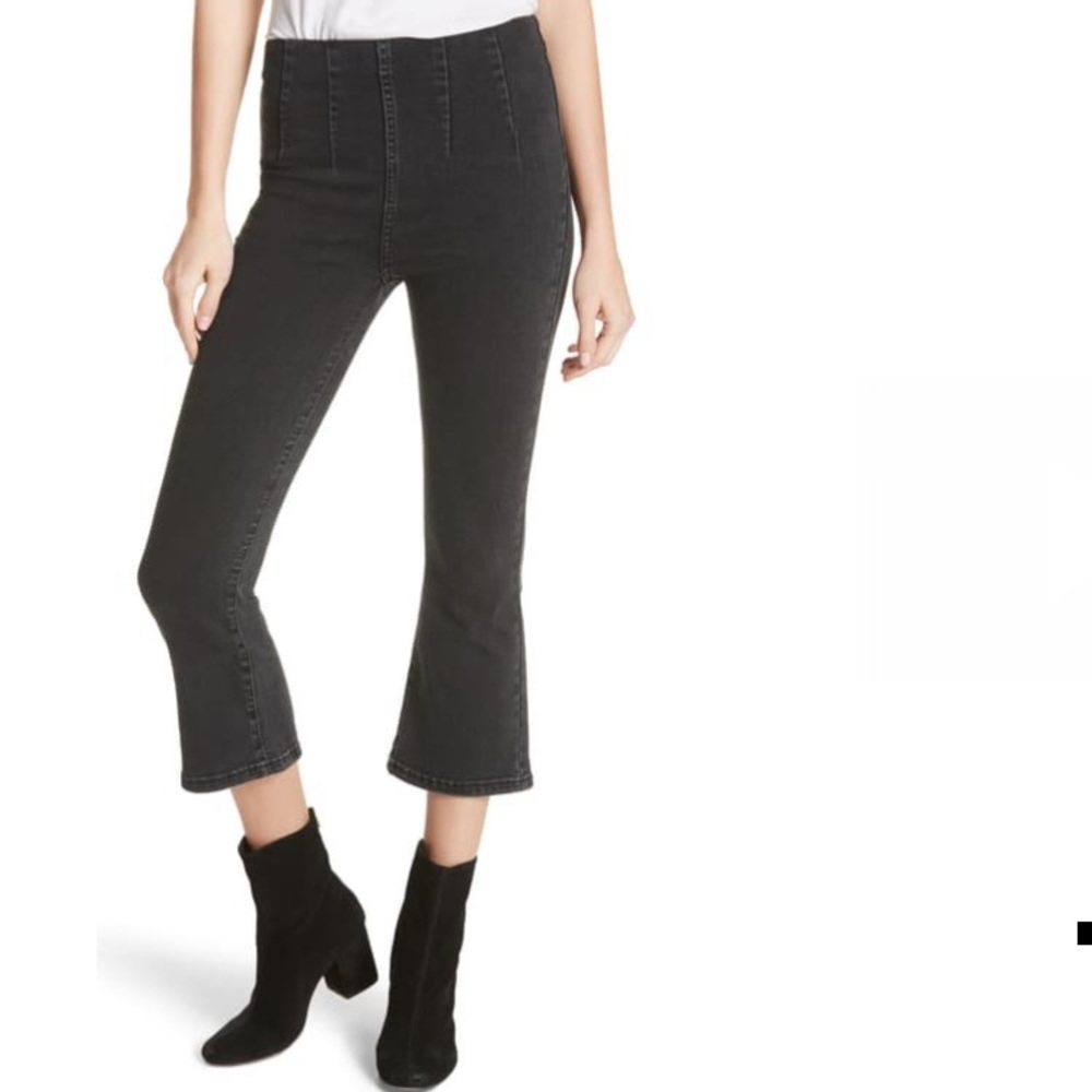 ✨SOLD✨Free People pull on cropped flare